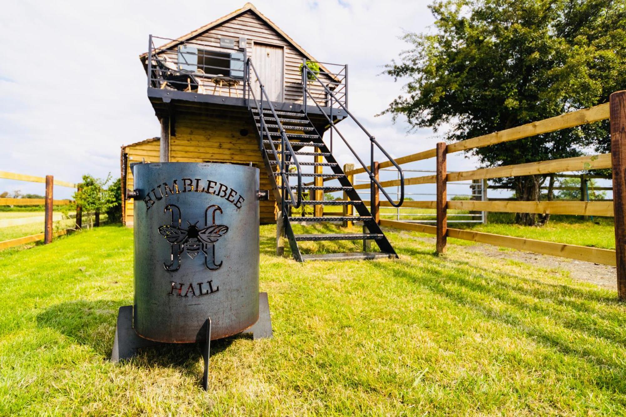 The Treehouse At Humblebee Hall ウスター エクステリア 写真